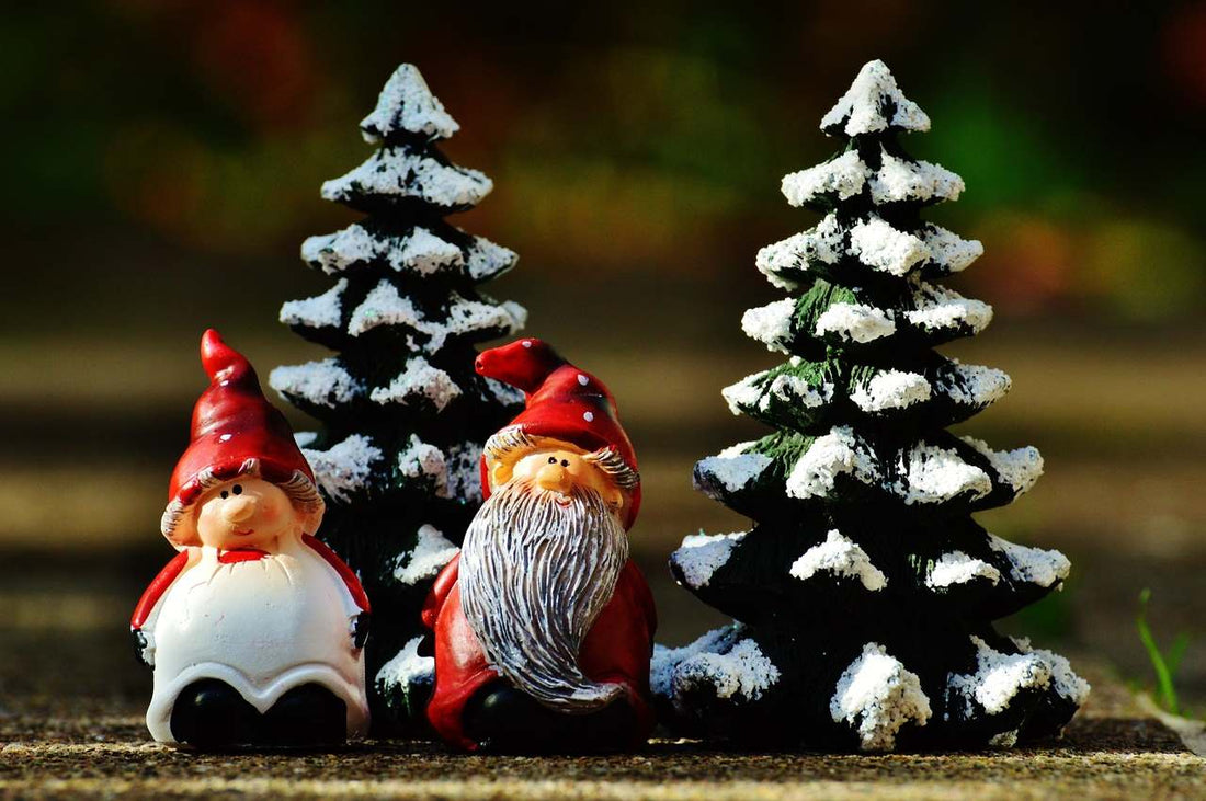 mowing-tips-around-holiday-decor