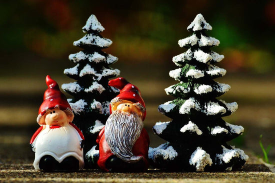 mowing-tips-around-holiday-decor